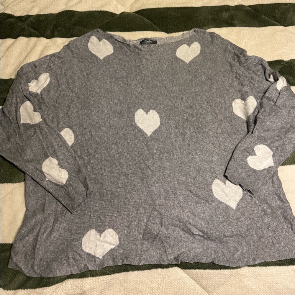 White hearts and Gray Textured Knit Top